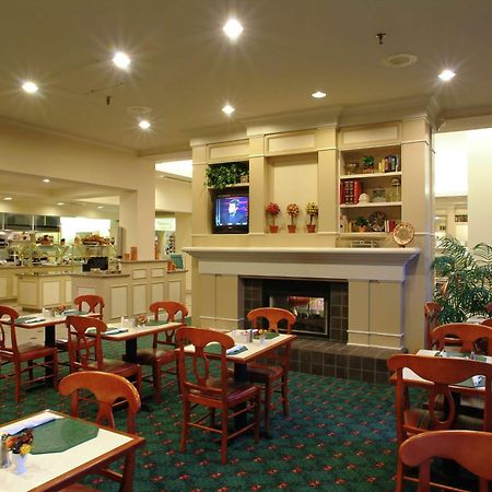 Hilton Garden Inn Tulsa Airport Exterior foto