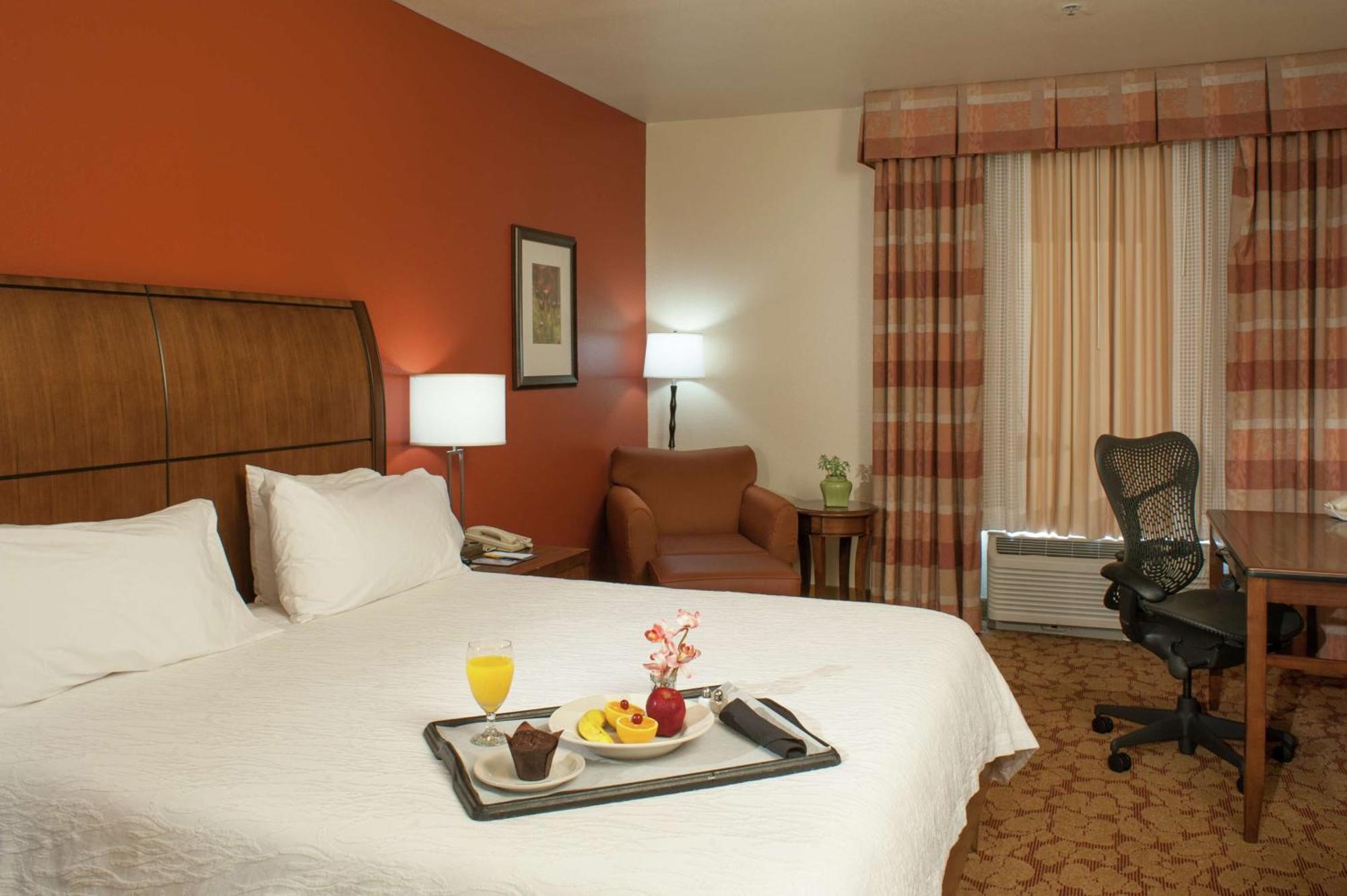 Hilton Garden Inn Tulsa Airport Exterior foto