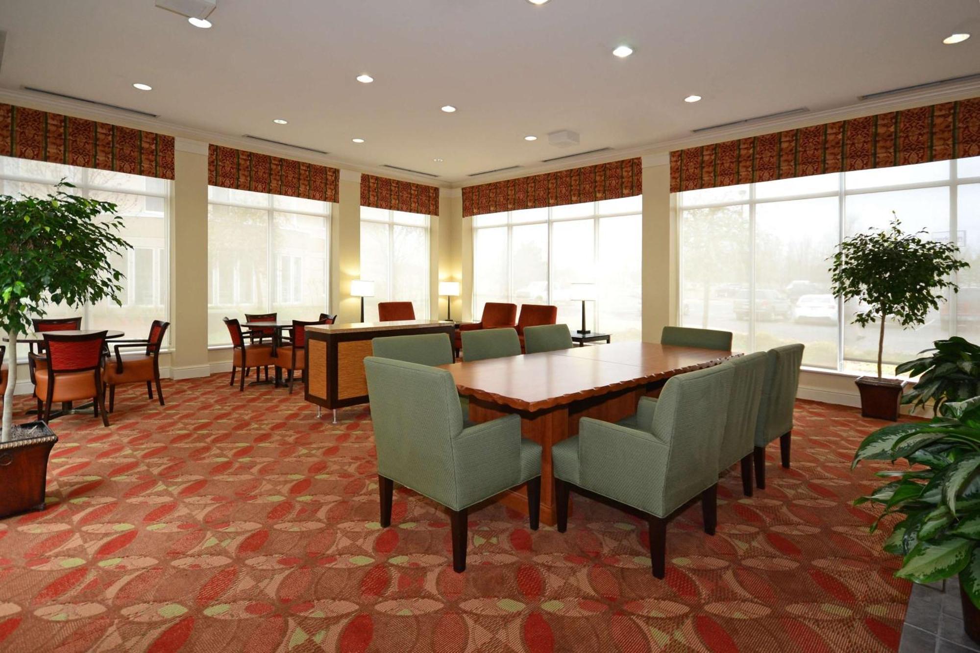 Hilton Garden Inn Tulsa Airport Exterior foto